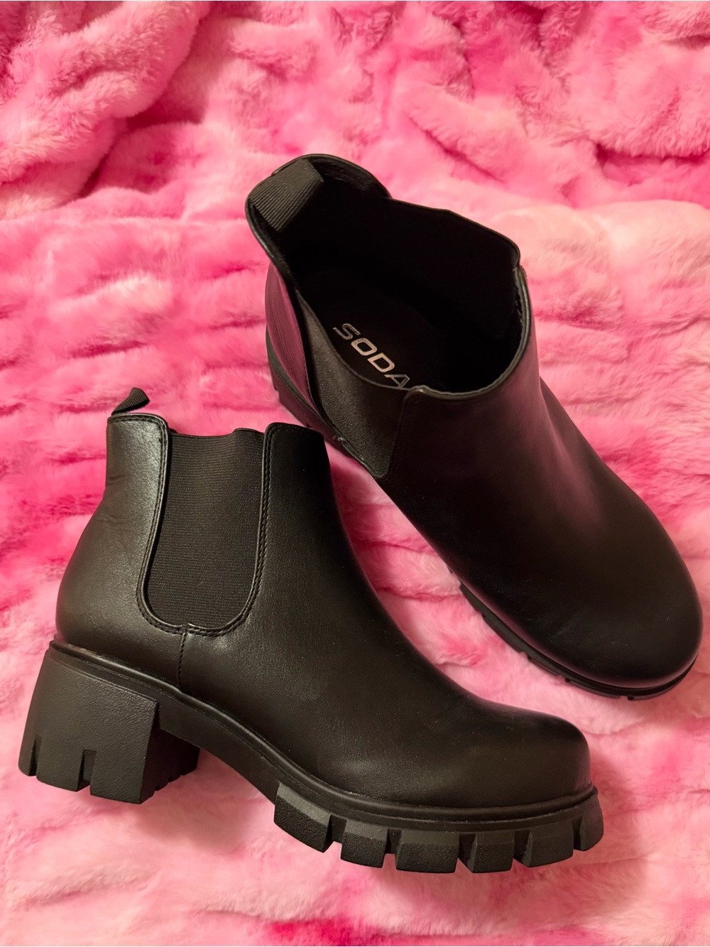 SODA Women's Black Chunky Chelsea Boots